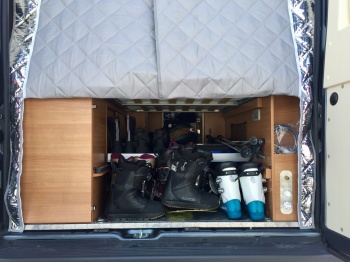 Alexis, technicien au bureau dtudes du Groupe RAPIDO sest rendu, en famille, en caravaneige  Super Besse pendant le week-end de Pques. Dcouvrez son avis sur le CAMPER VAN.