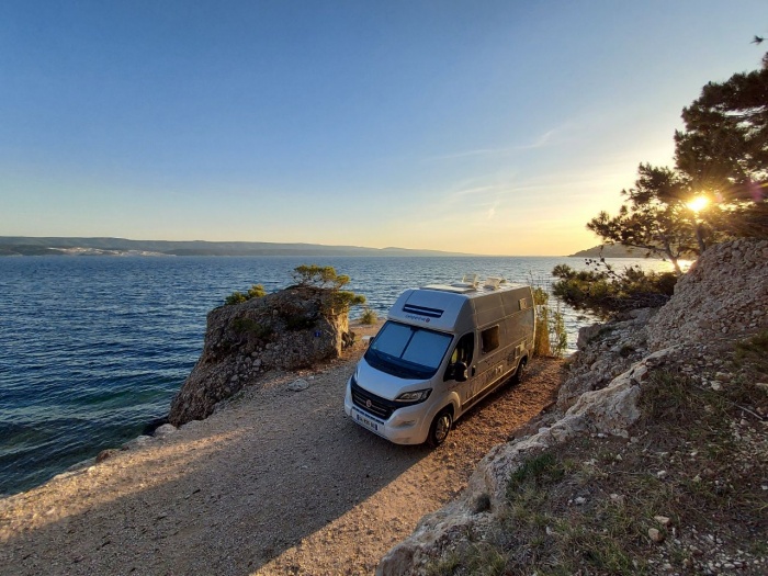 Au bord d'une crique de Plani Rat, en Croatie