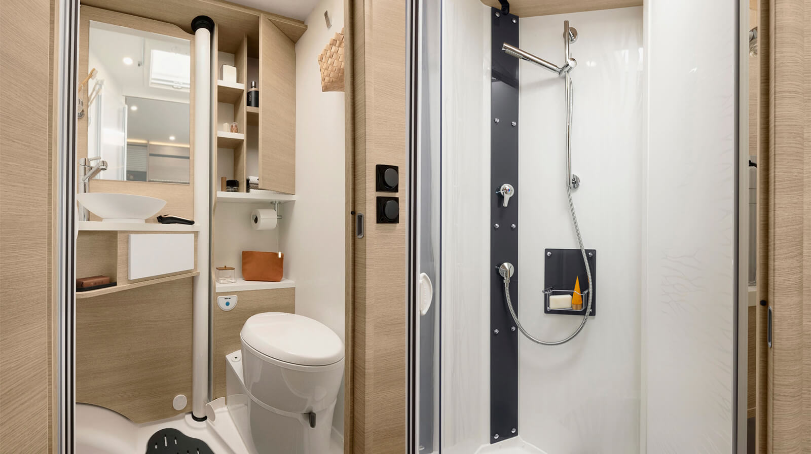 PHOTOS INTÉRIEURES RAPIDO Camping-car 854F